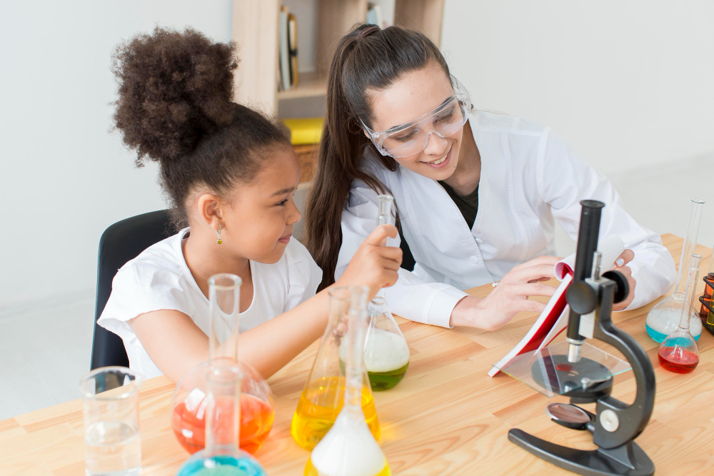 A private IGCSE Biology tutor in Dubai explains a complex concept to a student, emphasizing personalized and focused IGCSE Biology tuition.